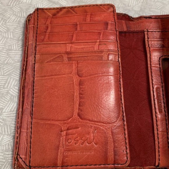 FOSSIL CROCODILE ORANGE-RED (5") Leather  Tri-Fold Wallet - Picture 13 of 16